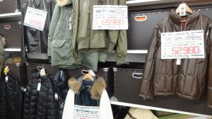 冬服の販売がんばってます！