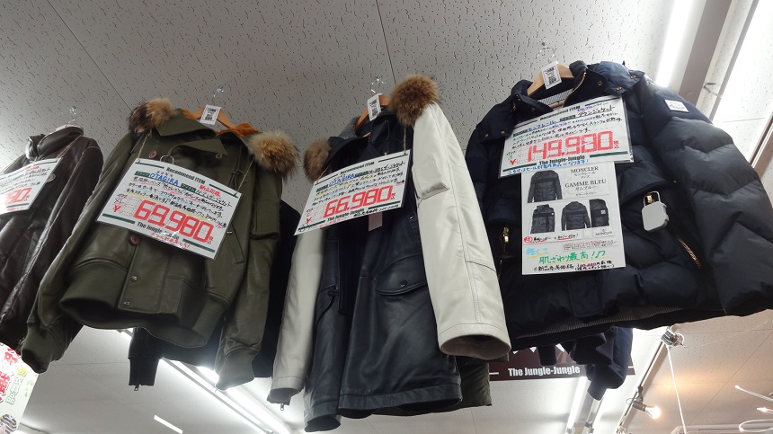 冬服の販売がんばってます！