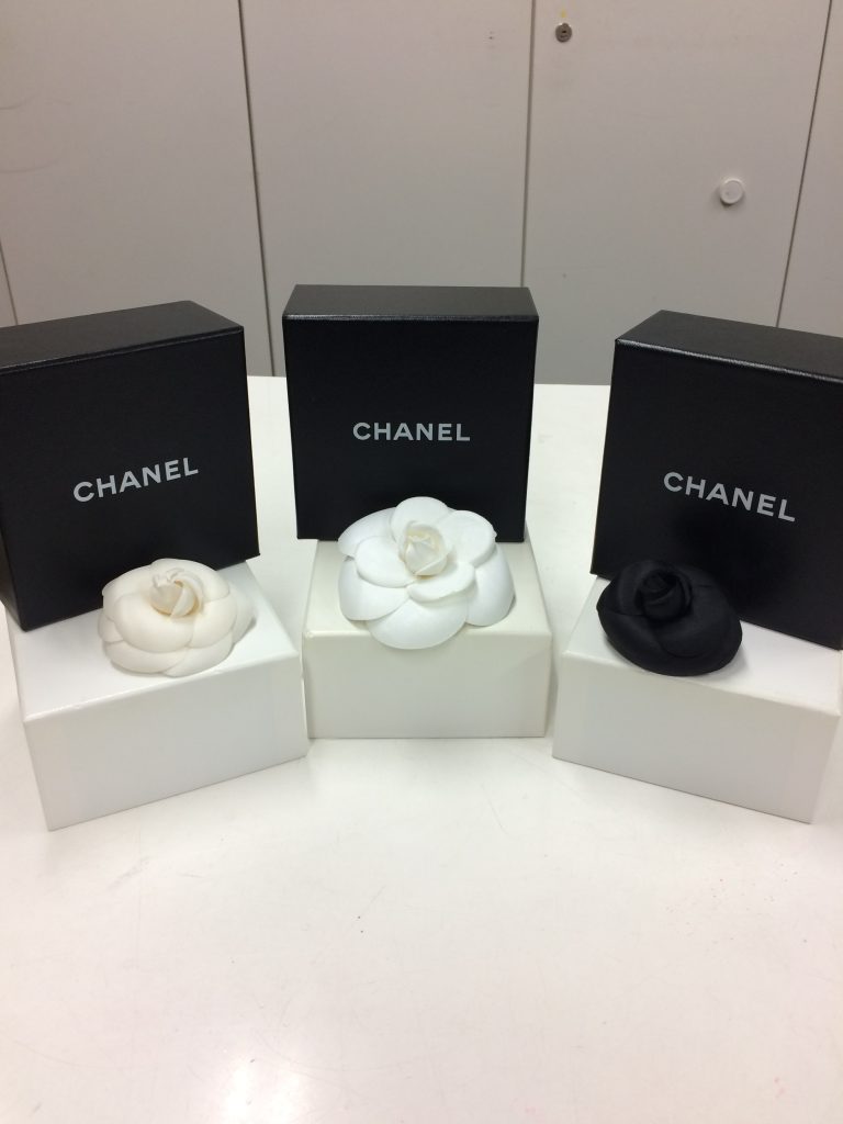 CHANEL　カメリアコサージュ　堺市北区の方よりお譲り頂きました。