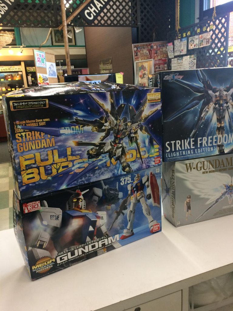 ガンプラ、フィギュアを貝塚、泉佐野で売るならジャングルジャングル貝塚店へ