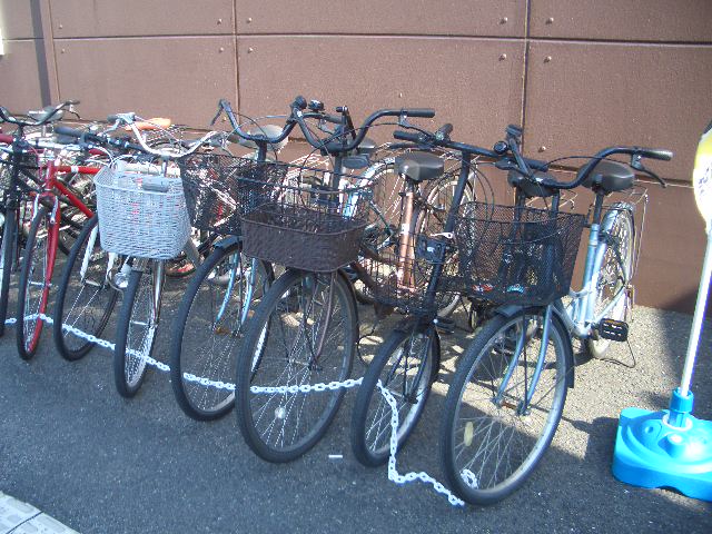 ツツジが咲き、自転車が大量入荷いたしました！！