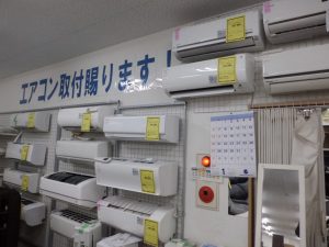 ルームエアコン大量陳列中！！エアコンを買うならジャングルジャングルサカイ石津店