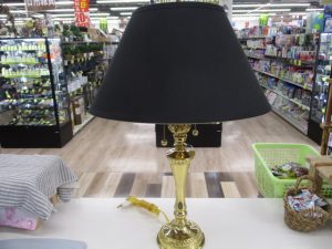 高級家具輸入店サァラ麻布のテーブルランプ、入荷しました。