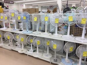 いち早く扇風機大量陳列中♫夏物を一足先にお探しならジャングルジャングル和歌山店