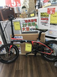 軽量カーボンファイバーの折りたたみ自転車が入荷しました！