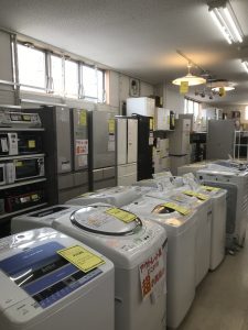 冷蔵庫、洗濯機、ルームエアコン　大量陳列中♪白物家電を堺市で買うならジャングルジャングルサカイ石津店まで♪