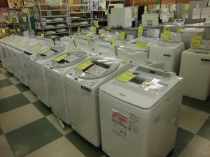 ネット最安の最大45％ＯＦＦ　アウトレット洗濯機大量陳列中