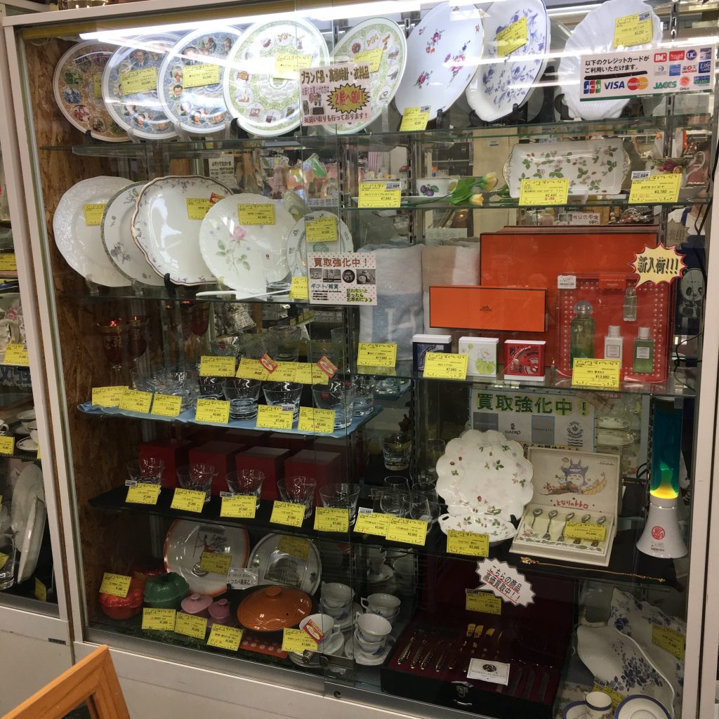 ベビーコーナーがいい感じの岸和田店。ギフト食器、不用品の買取ならリサイクルショップ　ジャングル・ジャングル岸和田店にお任せ下さい！！！