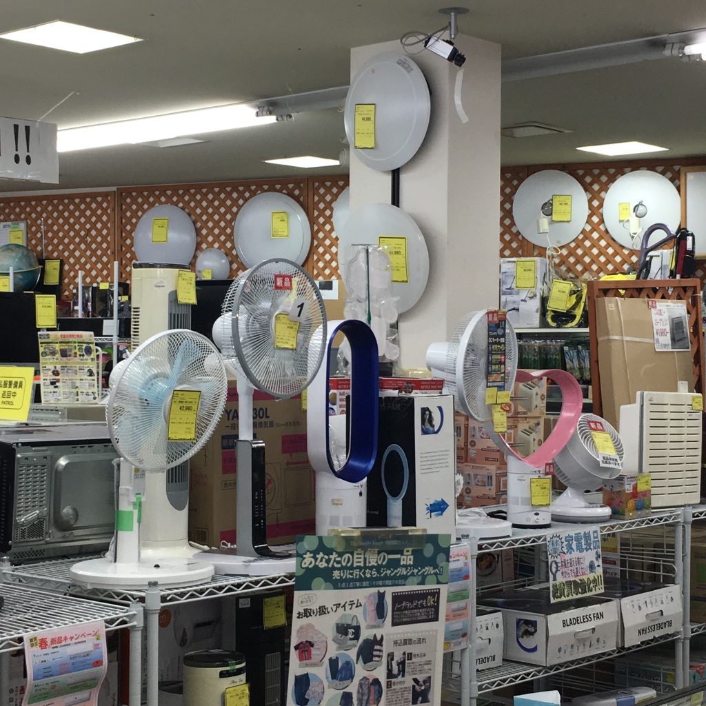 夏物衣料品セール第三弾！！甲子園ばりに熱いぜ岸和田店！！夏物家電、扇風機など売るならリサイクルショップジャングル・ジャングル岸和田店