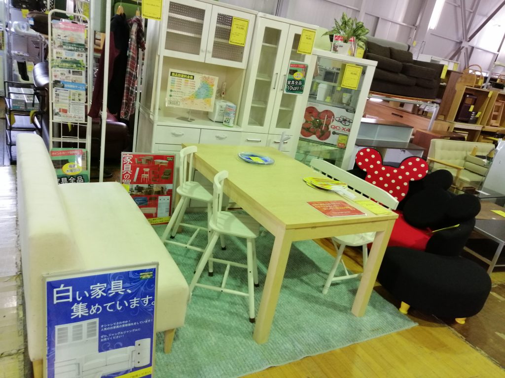 明るくかわいい家具。2学期始まる前に部屋をイメチェンしませんか？