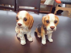 犬や猫が好きな方にオススメ♪かわいい置物はジャングルジャングル守口店で