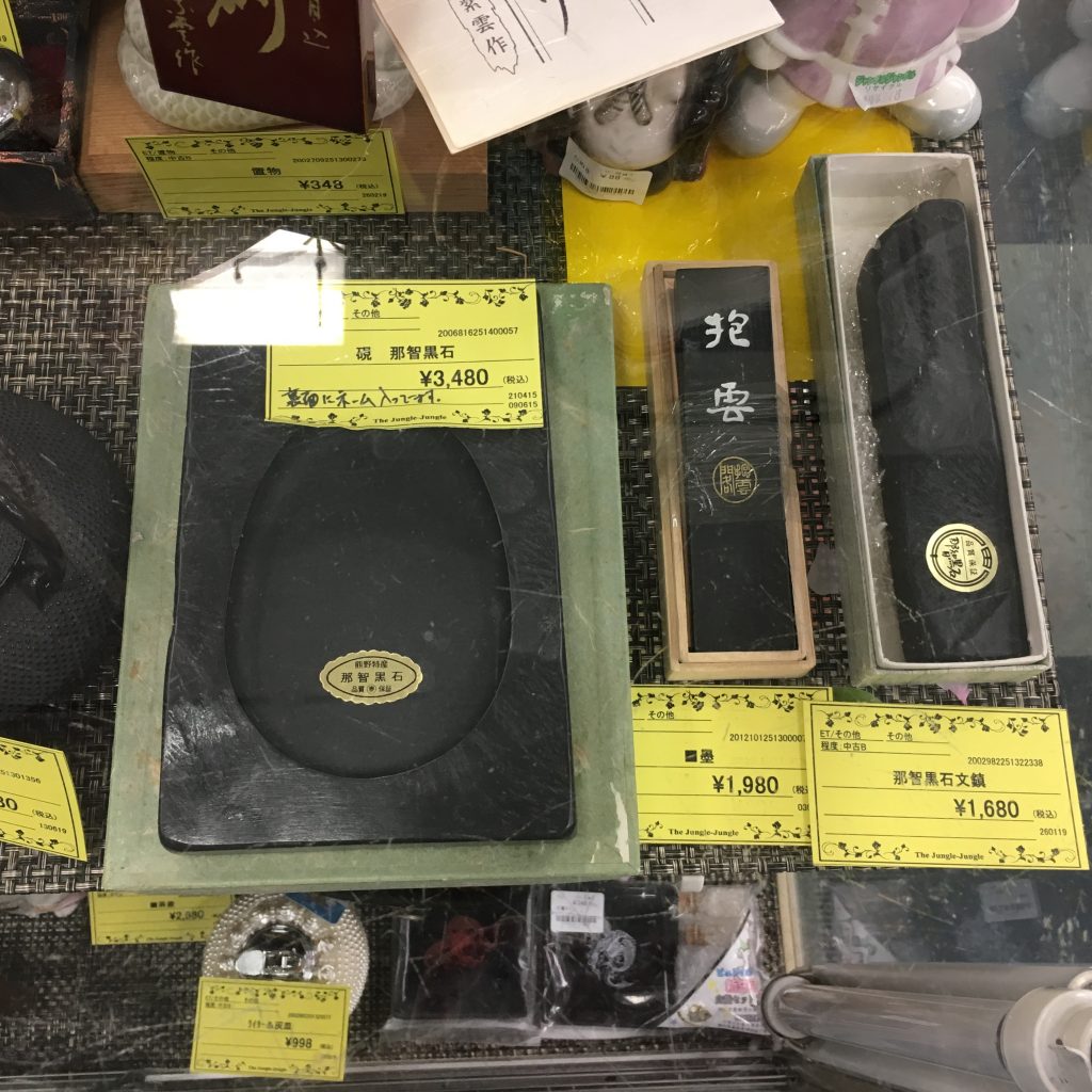 リサイクルショップ　ジャングル・ジャングル　岸和田店　ブランド買い取り、家電買い取り致します！！そして骨董品コーナーも充実して販売中でございます！！！