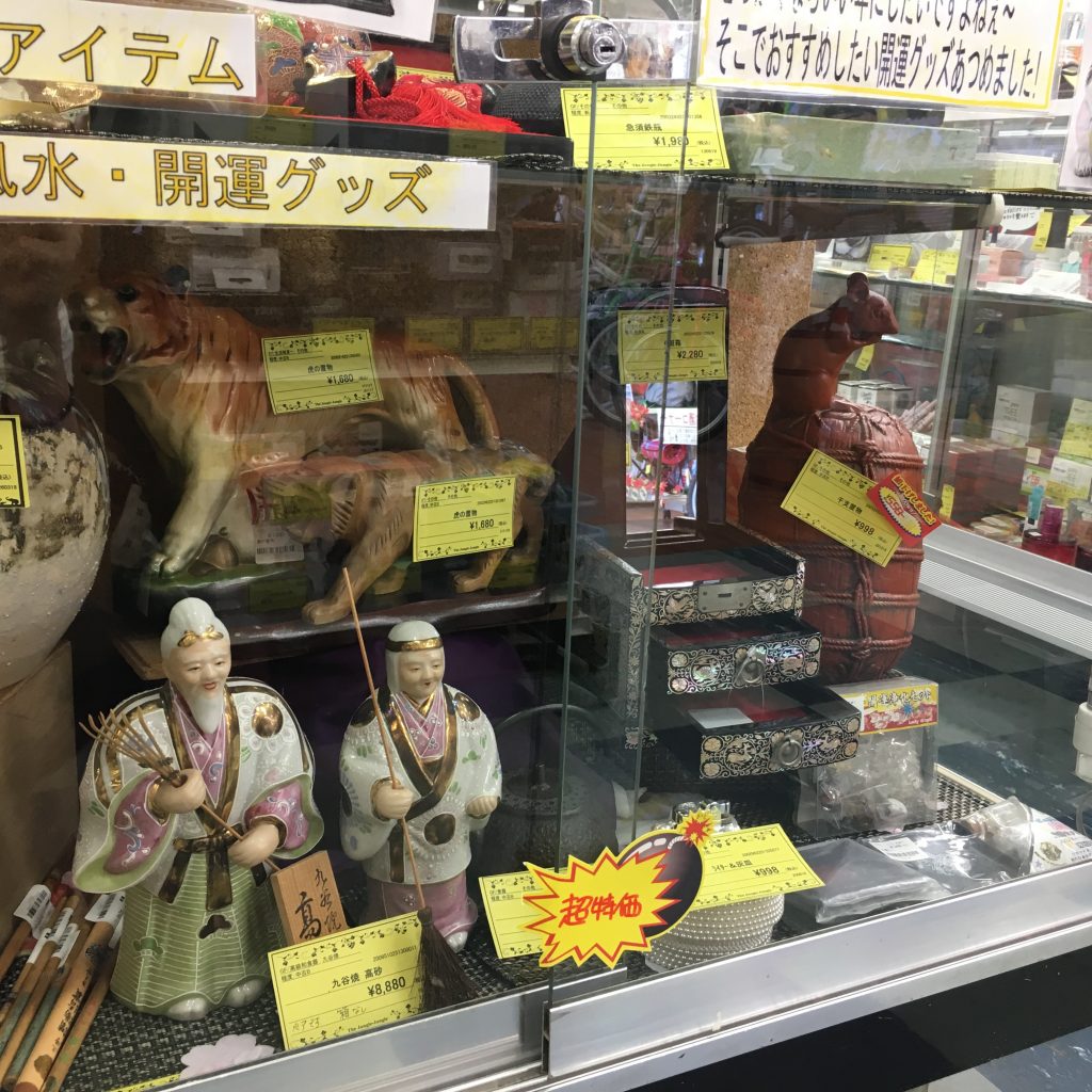 リサイクルショップ　ジャングル・ジャングル　岸和田店　ブランド買い取り、家電買い取り致します！！そして骨董品コーナーも充実して販売中でございます！！！