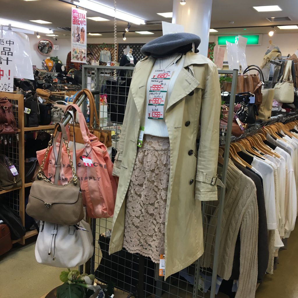 ジャングル・ジャングル岸和田店　「肌寒くなってきました！！秋冬服買うなら岸和田店で！！」ブランド品高価買取りいたします！！総合リサイクルショップジャングルジャングル岸和田店にお持ちください！！」