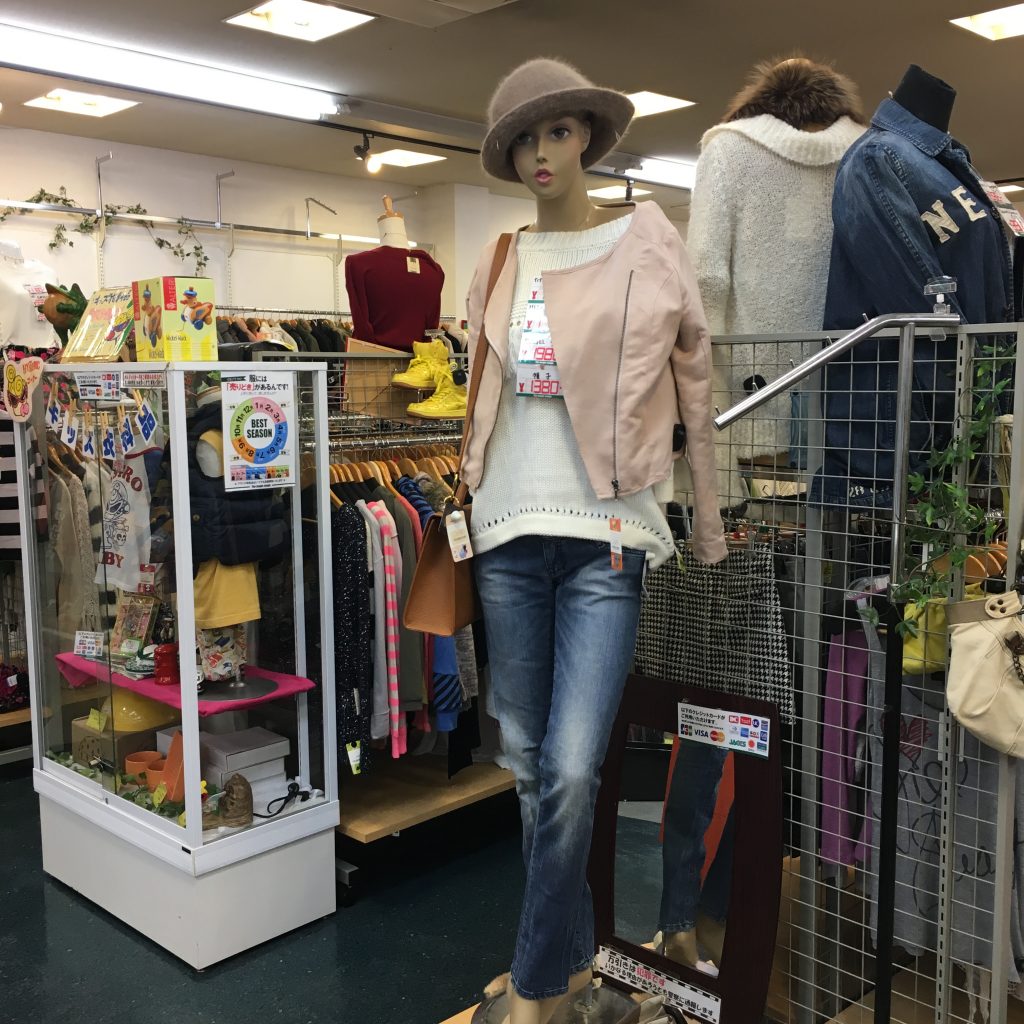 ジャングル・ジャングル岸和田店　「肌寒くなってきました！！秋冬服買うなら岸和田店で！！」ブランド品高価買取りいたします！！総合リサイクルショップジャングルジャングル岸和田店にお持ちください！！」