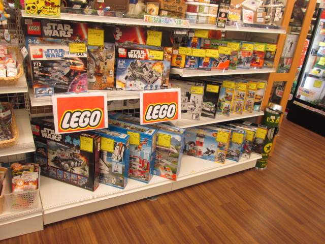 レゴブロックいろいろあります。おもちゃをお探しならジャングルジャングル堺初芝店