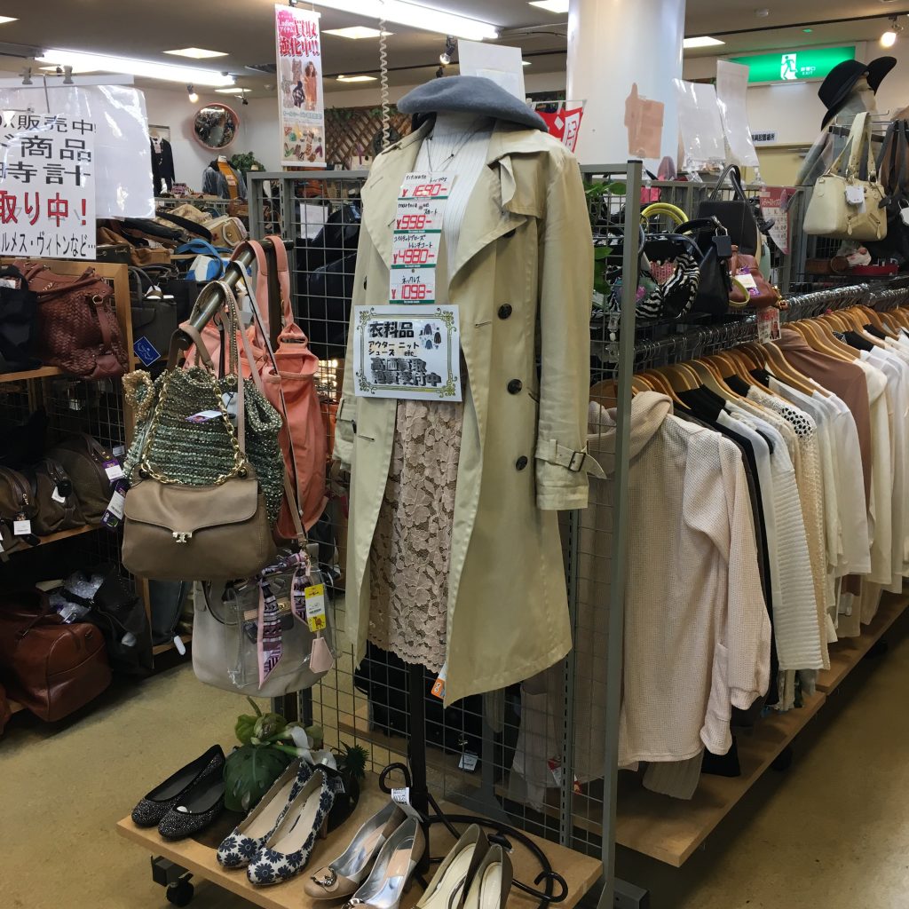 ジャングル・ジャングル岸和田店　火曜日は衣料品・バックが２０%OFFFF！！！！！！！！！