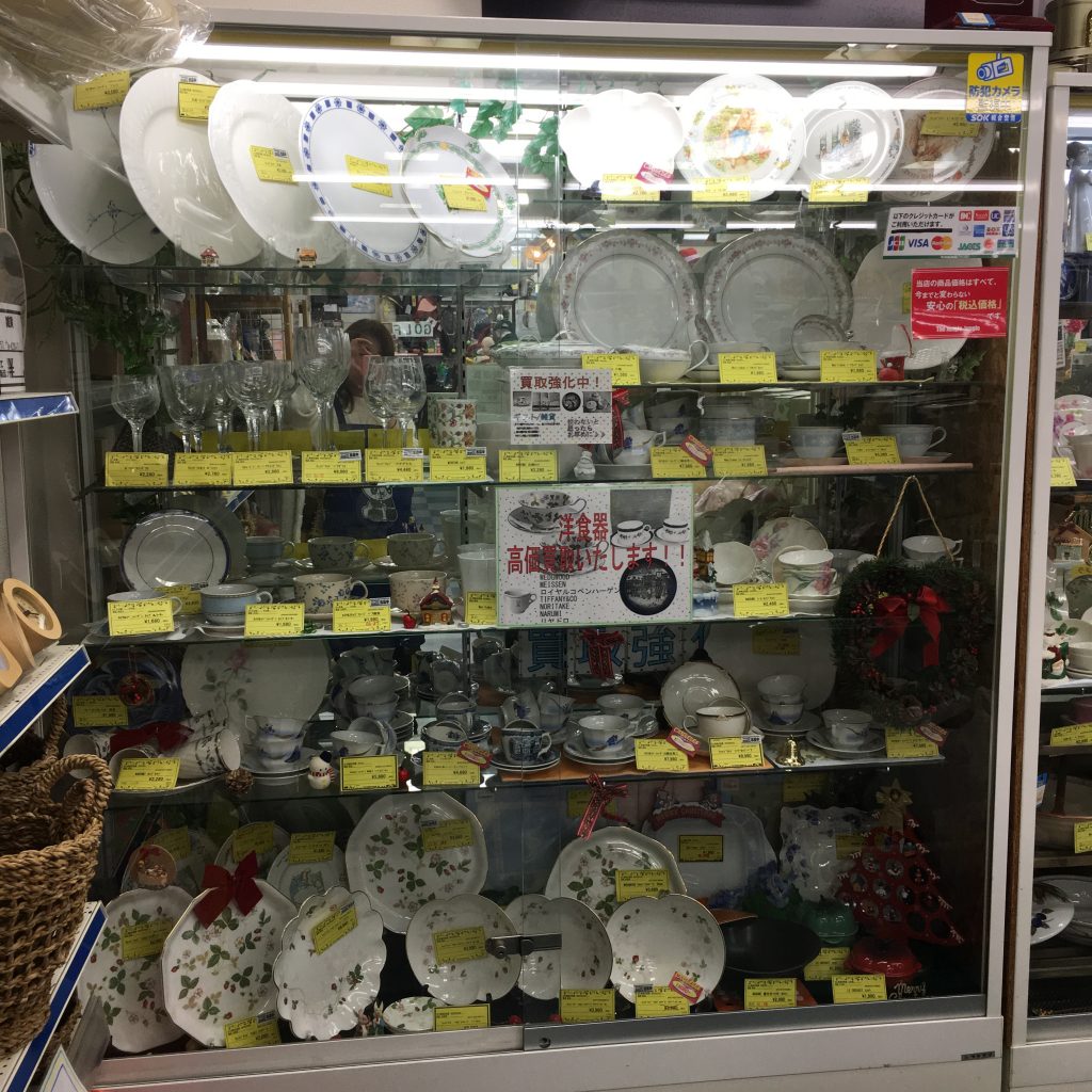 ジャングル・ジャングル岸和田店　火曜日は衣料品・バックが２０%OFFFF！！！！！！！！！