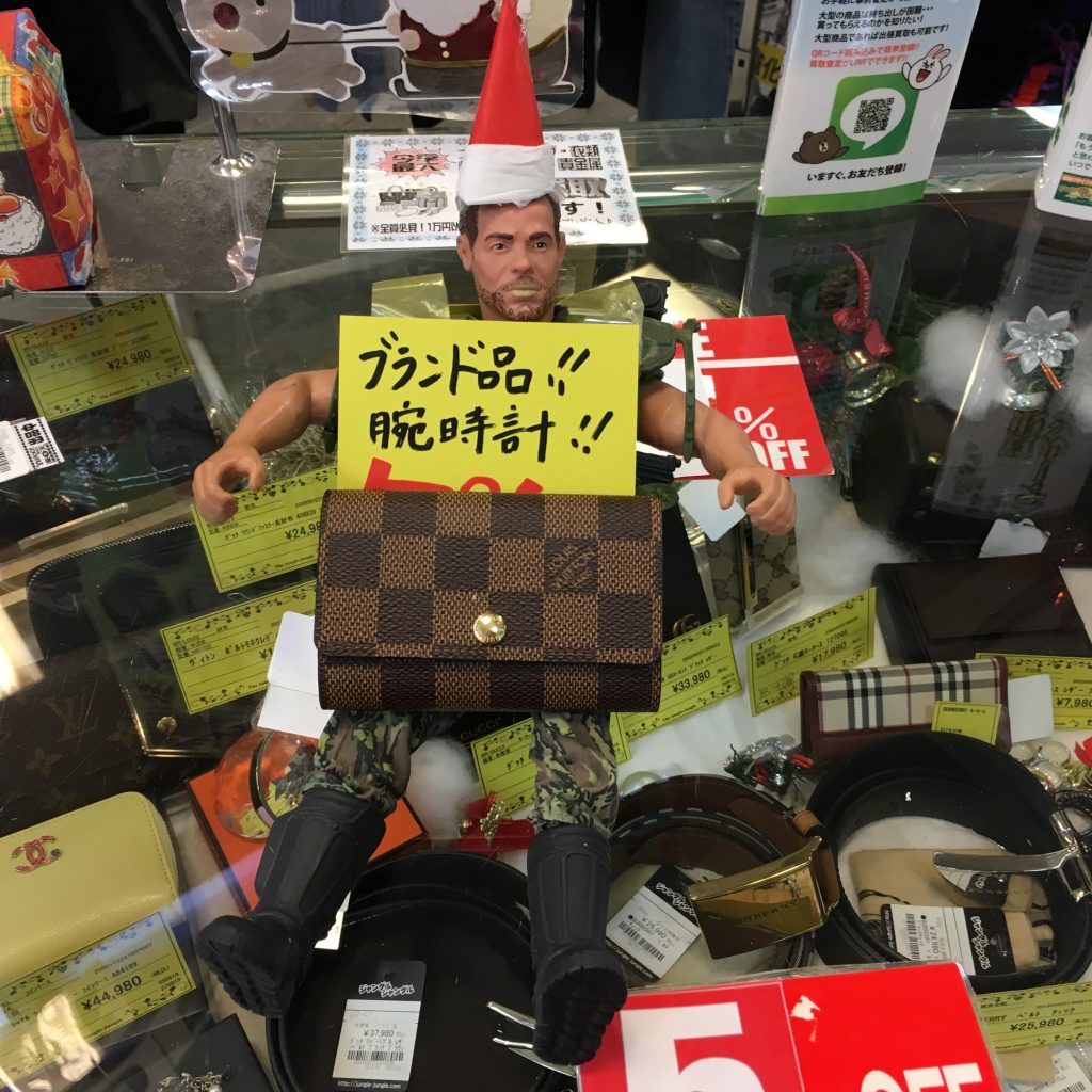 ジャングルジャングル岸和田店　クリスマスセールは始まったばかり！！ブランド品買取いたします！！冬物家電もお買取いたしております！！！