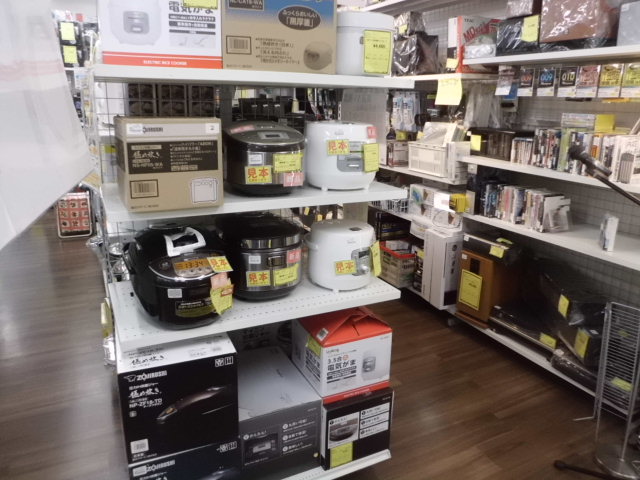 新品もリユース品も取り揃えております。炊飯器買うならジャングルジャングルサカイ石津店