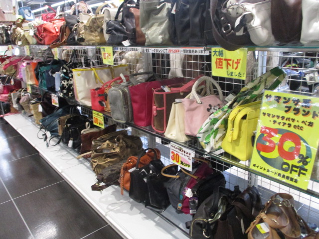 女性に大人気のサマンサのバッグ　ジャングルジャングル岸和田和泉インター店　全品３０％OFFにて販売中！！