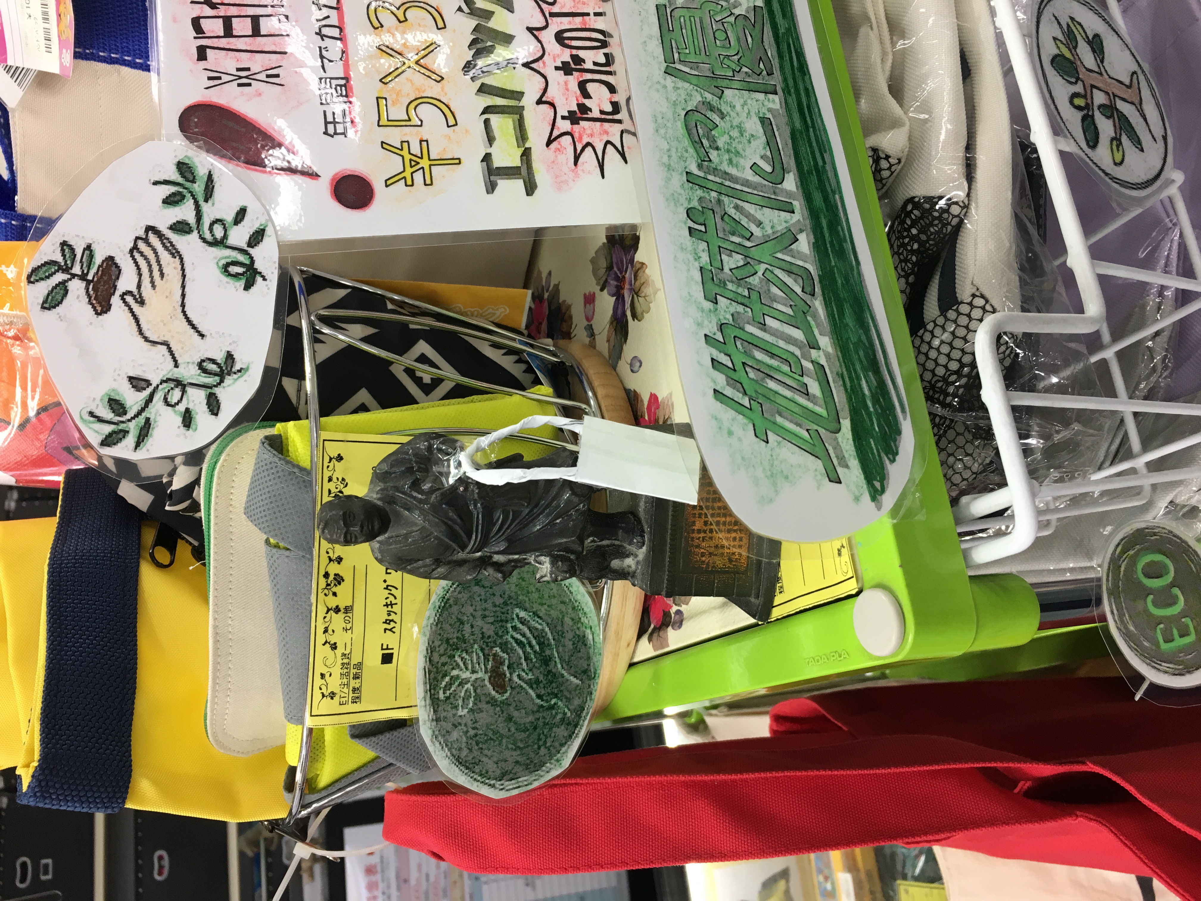 ﾘｻｲｸﾙｼｮｯﾌﾟ　ジャングル・ジャングル岸和田店　エコバッグ大量！衣料品プライスダウン！お買い得(*´ω｀*)