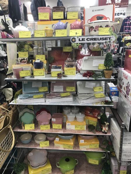 デザイン性もかわいらしい、鍋の売り場を作成いたしました　【サカイ石津店】