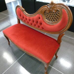 レトロでアンティークでかわいいソファが入荷しました！！【岸和田和泉インター店】