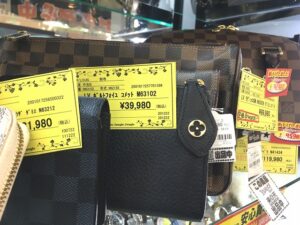 ブランド品大量陳列中♪サカイ石津店