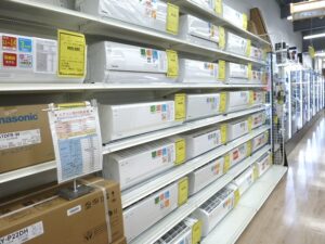 新生活に向けて売場にエアコンを大量補充しました！岸和田和泉インター店