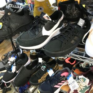 メンズ、レディースシューズ大量陳列&買取募集中!【石津店】