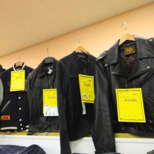 高級ブランドの洋服、大量に陳列中！【イズミヤ広陵店】