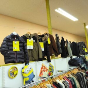 高級ブランドの洋服、大量に陳列中！【イズミヤ広陵店】