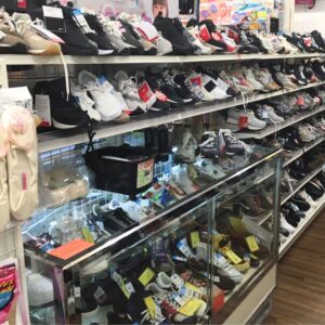 新品スニーカー大量陳列中！【守口店】